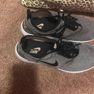 Nike women’s tennis shoes Size 9
